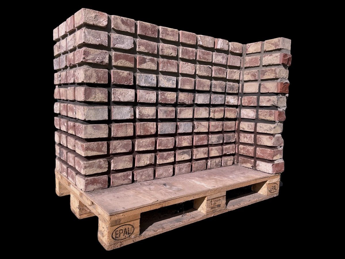 Das von köhler gebaute Fassaden-Mockup auf der Palette, freigestellt